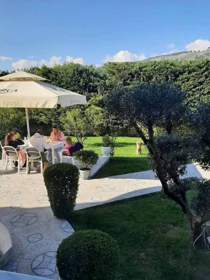 Hotel Vila Arbri Berat Exterior photo