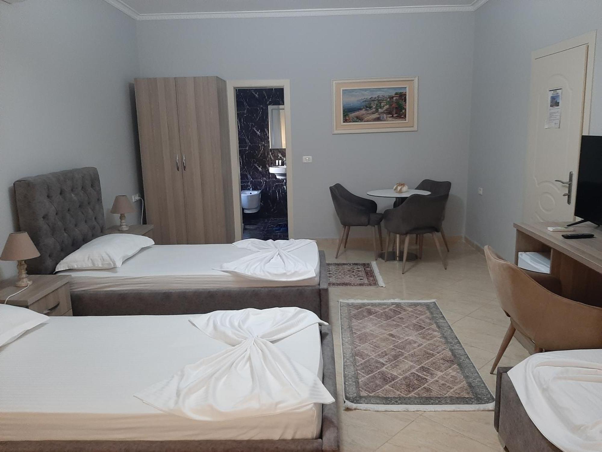 Hotel Vila Arbri Berat Exterior photo
