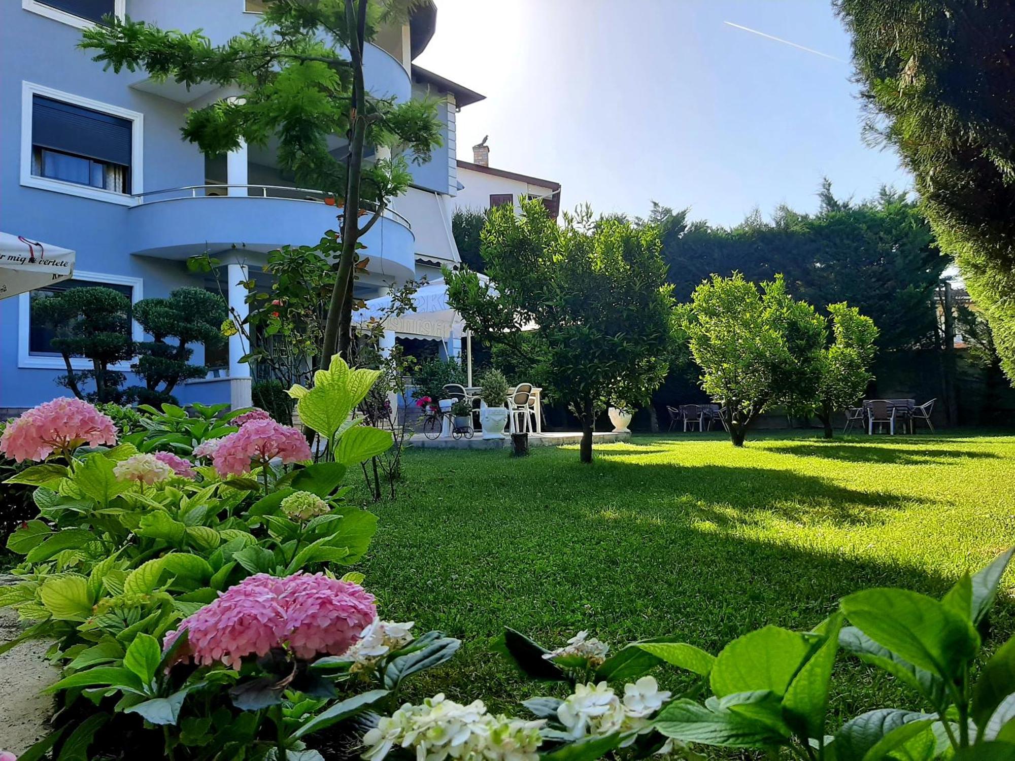 Hotel Vila Arbri Berat Exterior photo
