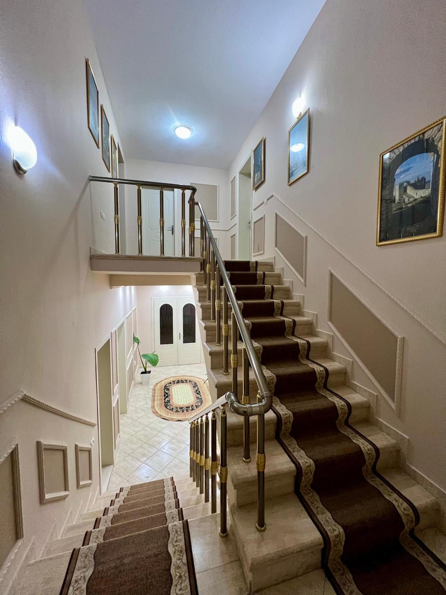 Hotel Vila Arbri Berat Exterior photo