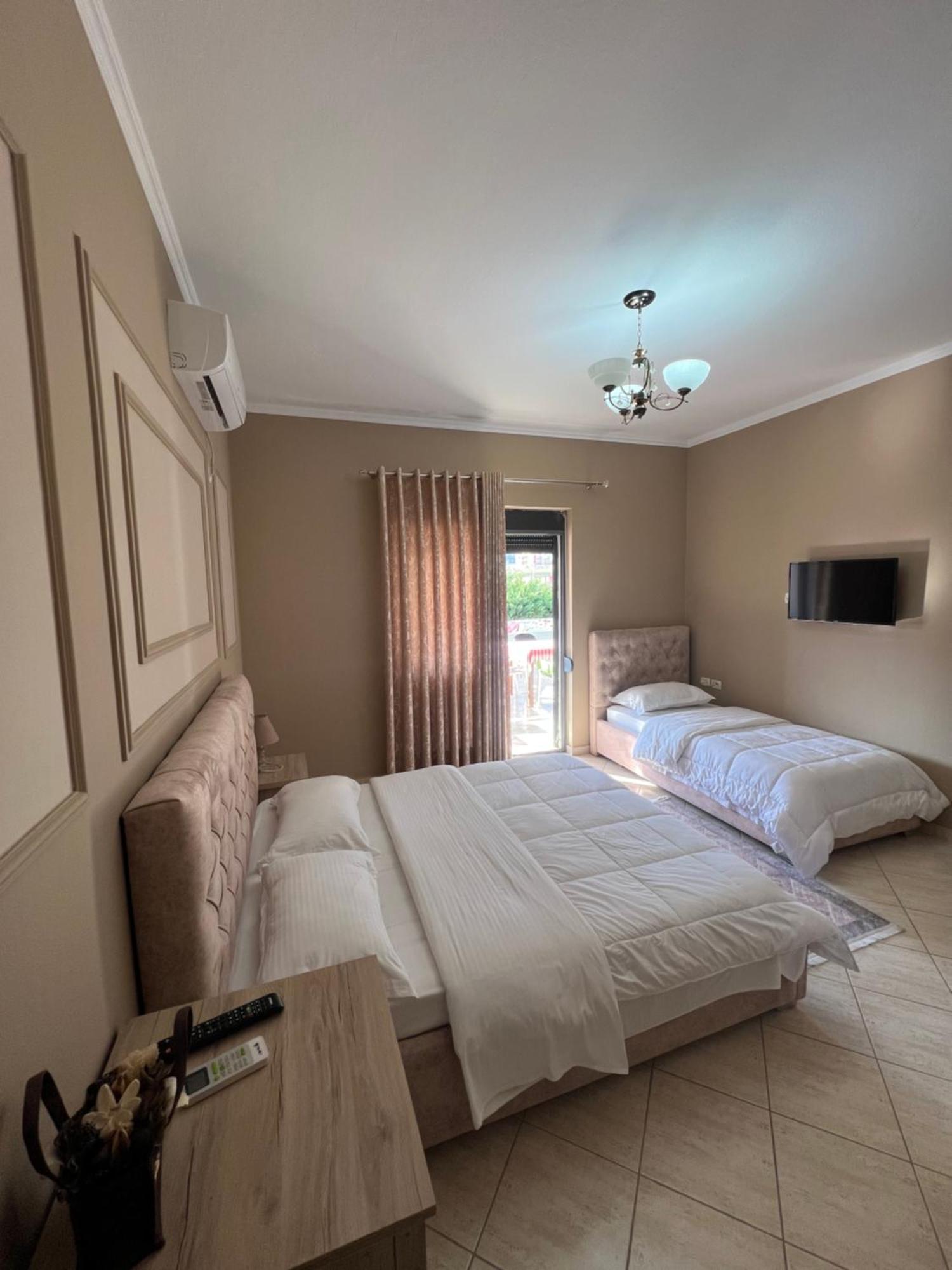 Hotel Vila Arbri Berat Exterior photo
