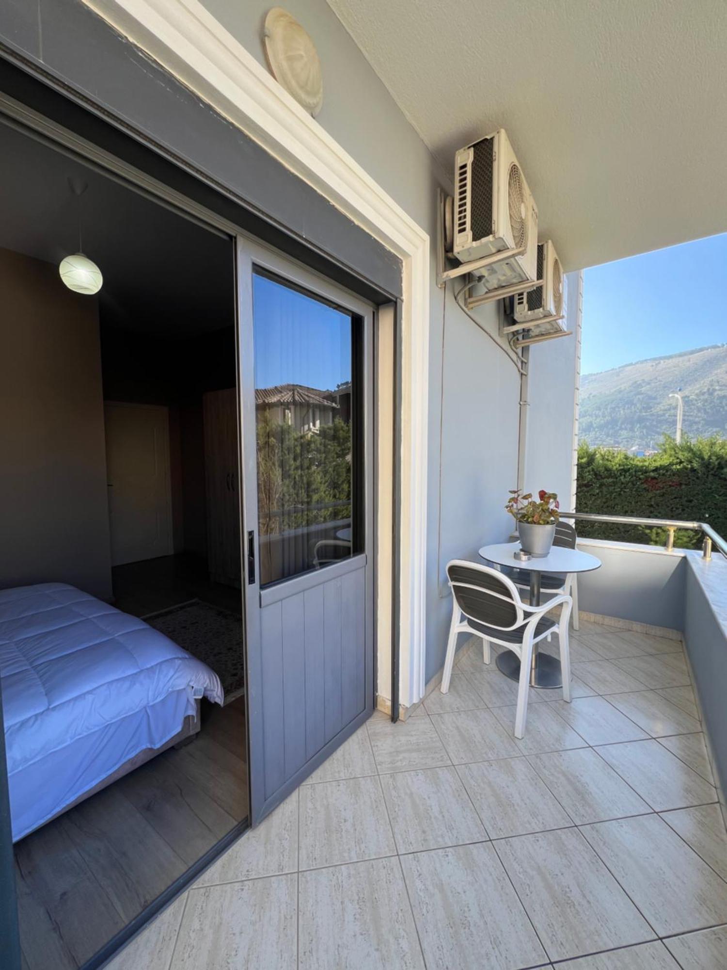 Hotel Vila Arbri Berat Exterior photo