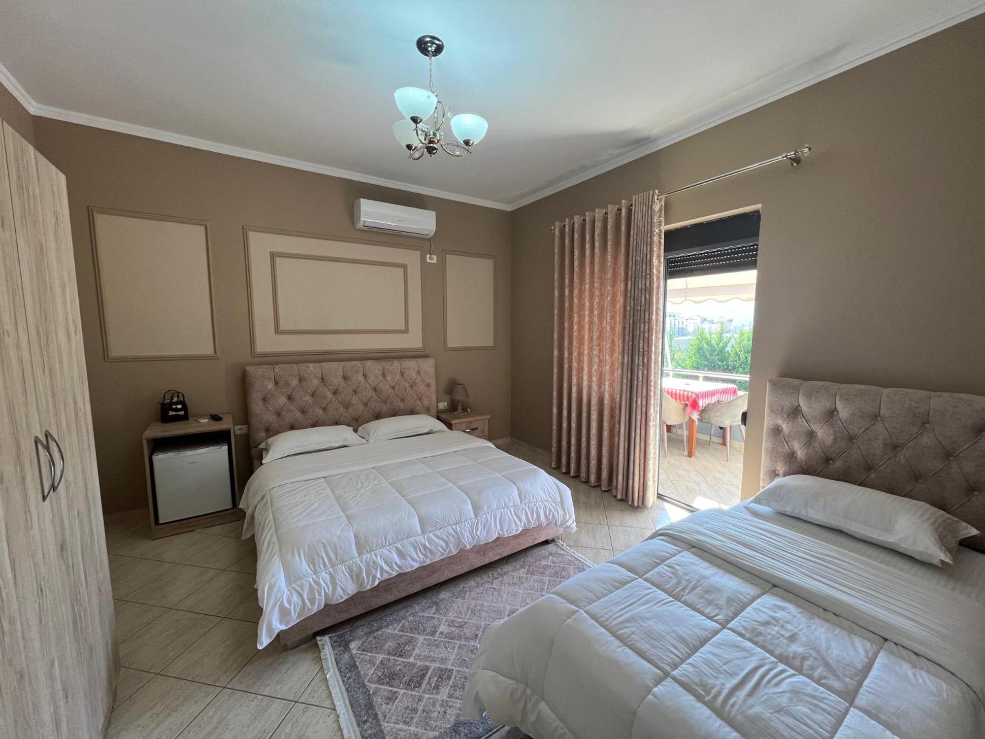 Hotel Vila Arbri Berat Exterior photo
